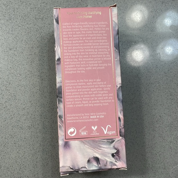 Terre Mere pore perfecting mattifying face primer. New in box - Picture 2 of 4
